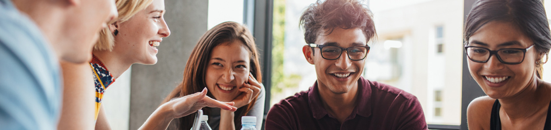Mensen sparren over de verkiezingsuitslag van 2025
