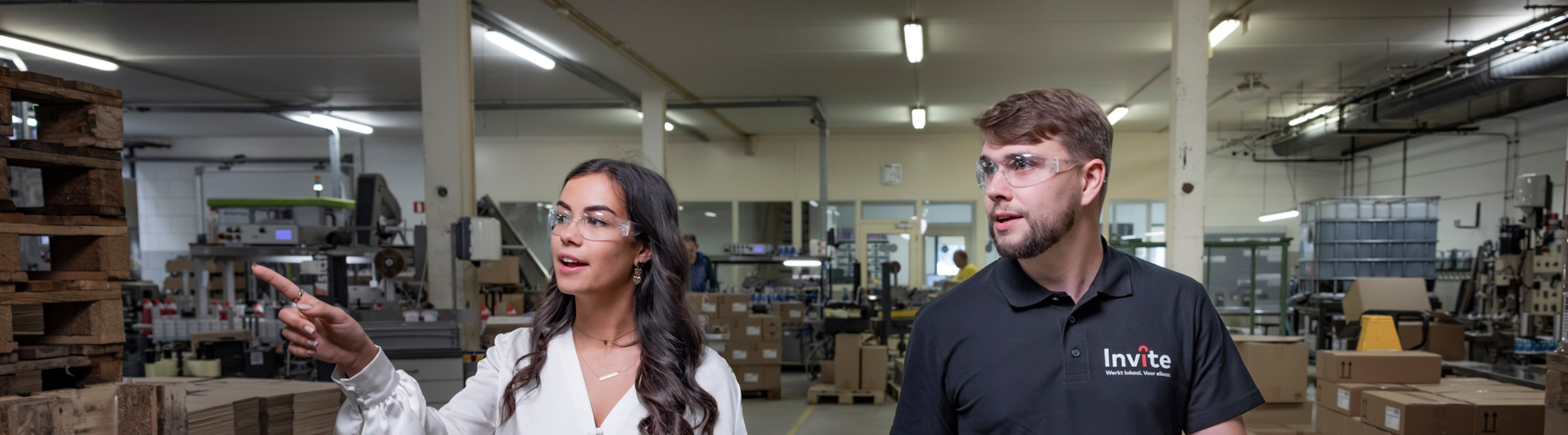 Intercedent in gesprek met werkzoekende