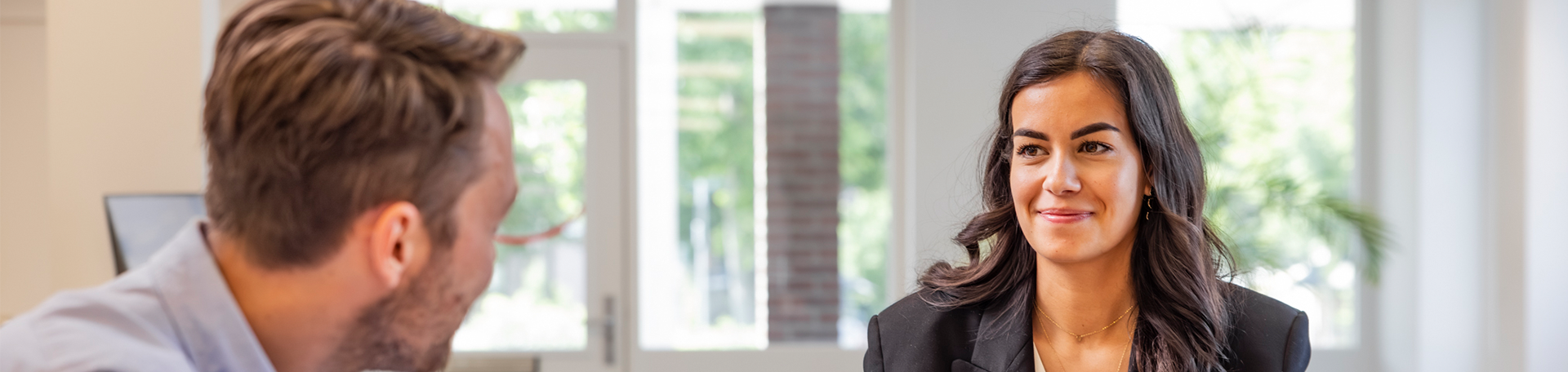 Invite collega's in een overleg