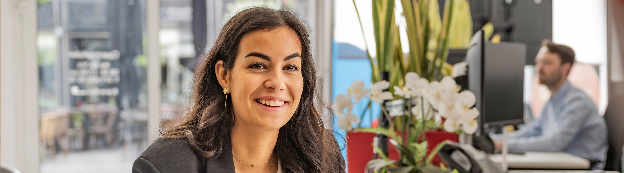 Intercedente aan het bellen