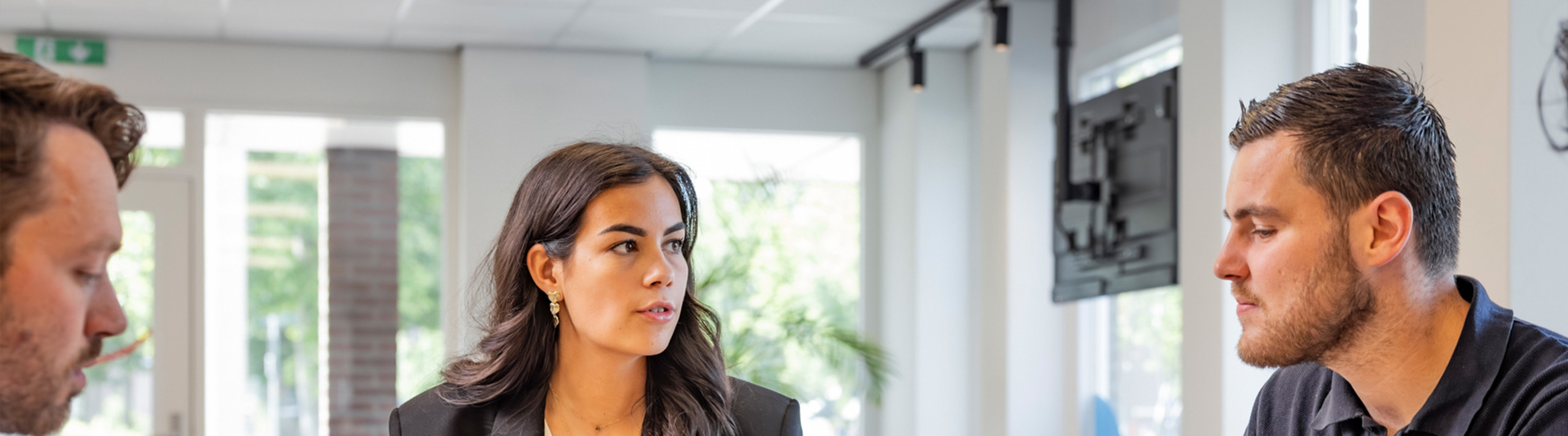 Invite collega's in een overleg