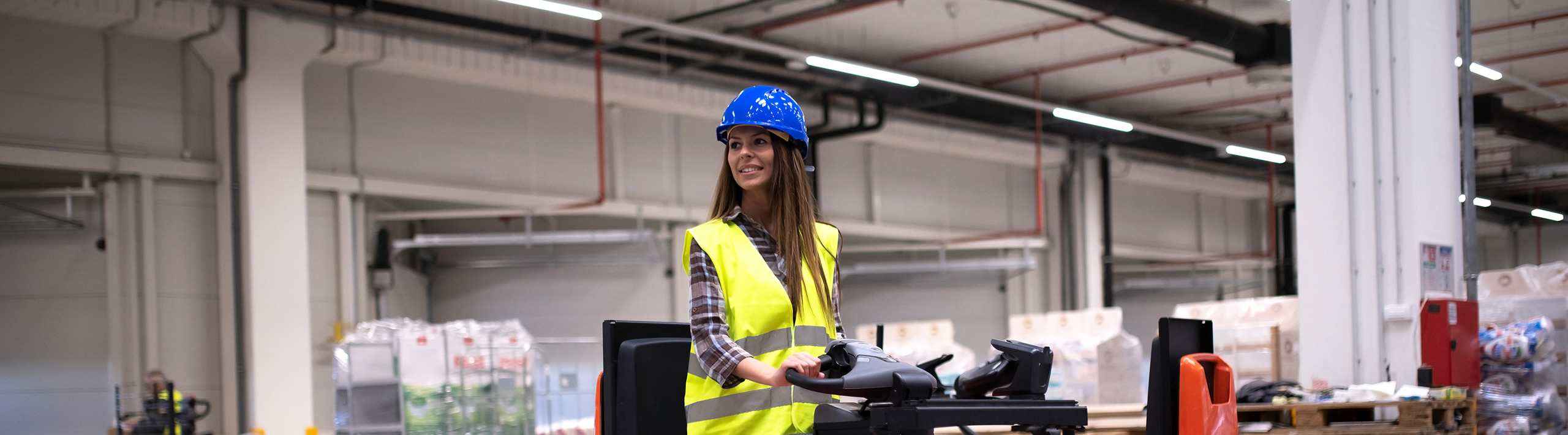 Logistiek medewerker op een pompwagen